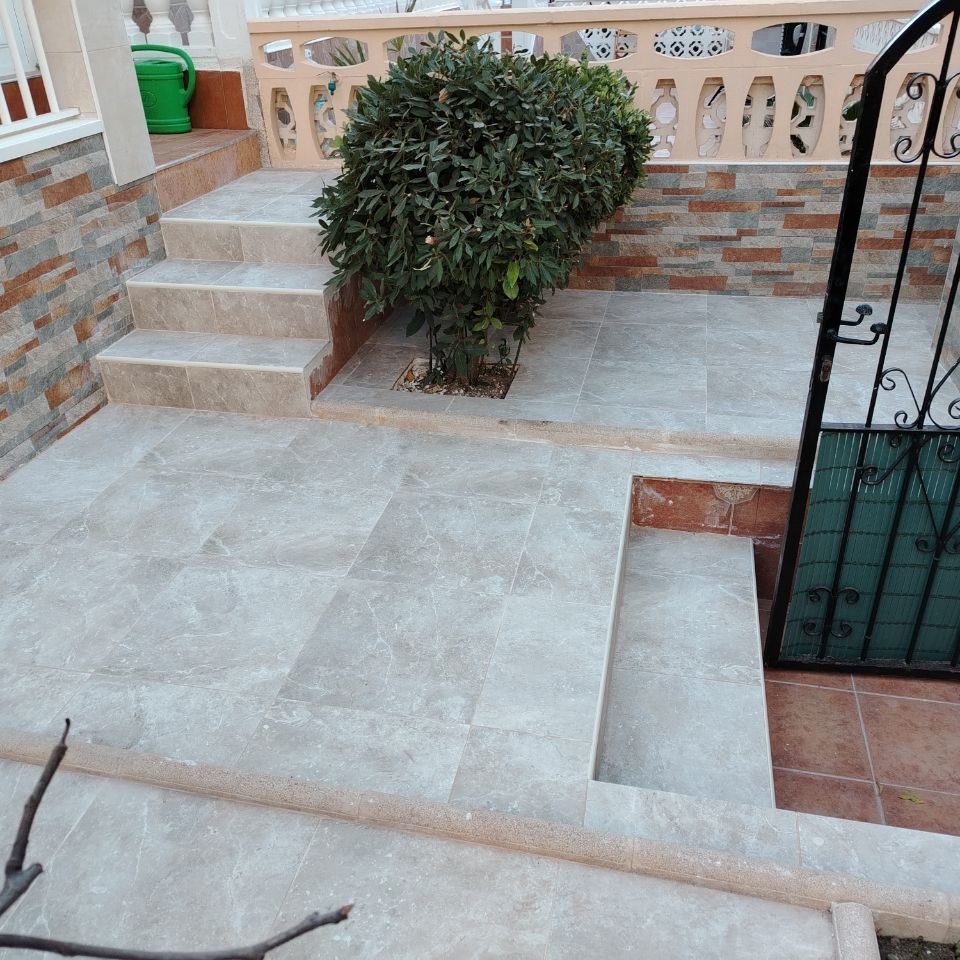 Manitas y reformas en Guardamar del Segura Solado de terraza en La Mata