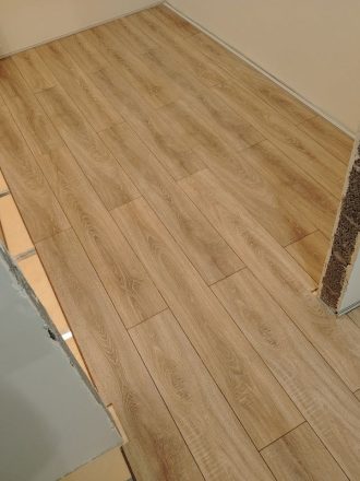 Manitas y reformas en Guardamar del Segura Piso laminado en dormitorio