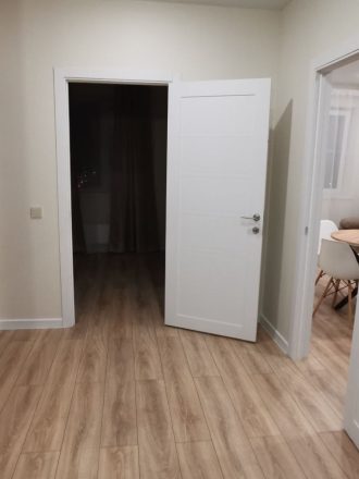 Manitas y reformas en Guardamar del Segura Piso laminado en un apartamento